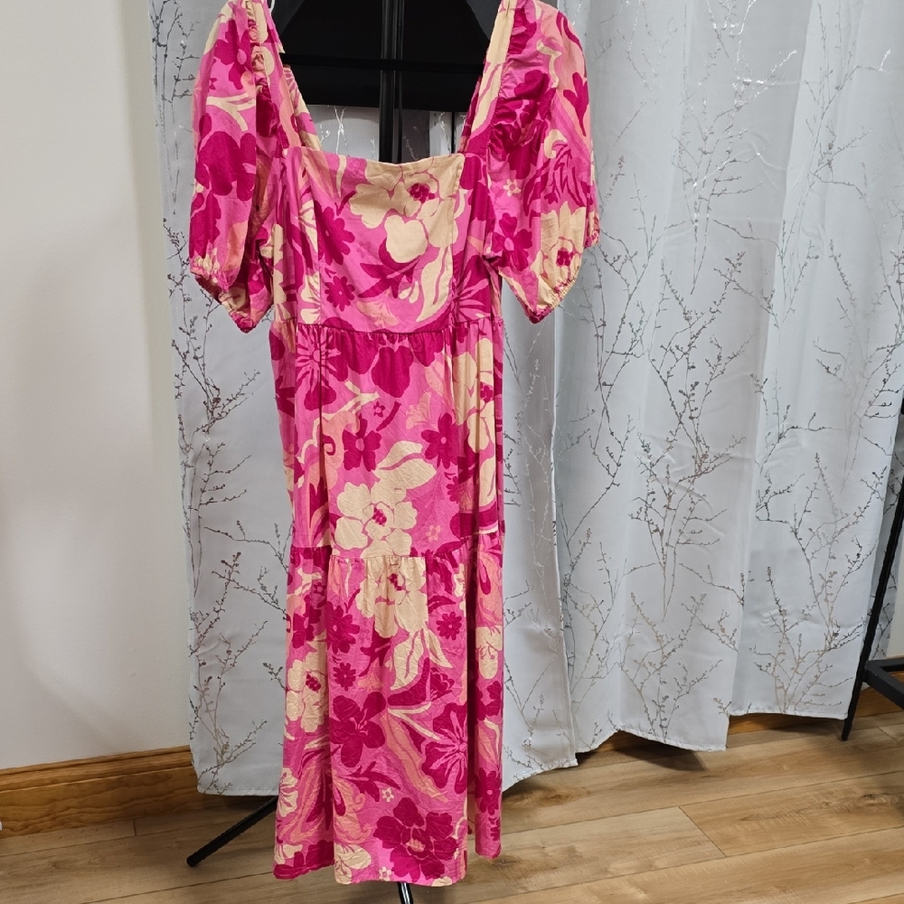 Elegant Pink and Cream Floral Midi Dress